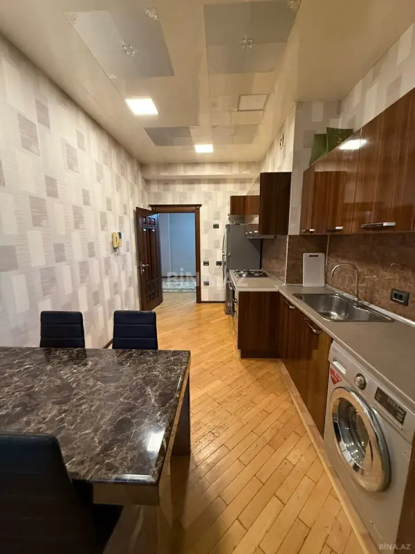 Kirayə verilir 2 otaqlı mənzil 105 m²