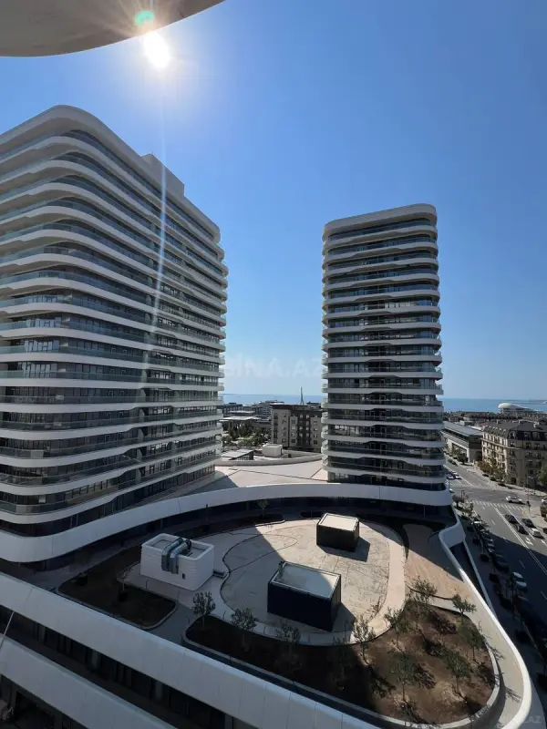 Satılır 3 otaqlı mənzil 177 m²