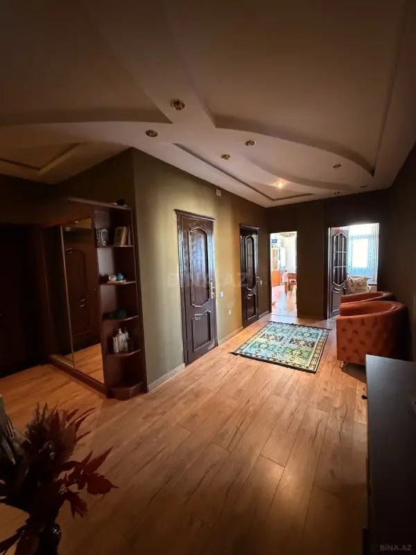 Satılır 4 otaqlı mənzil 144 m²