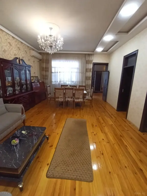 Satılır 6 otaqlı həyət evi 240 m²