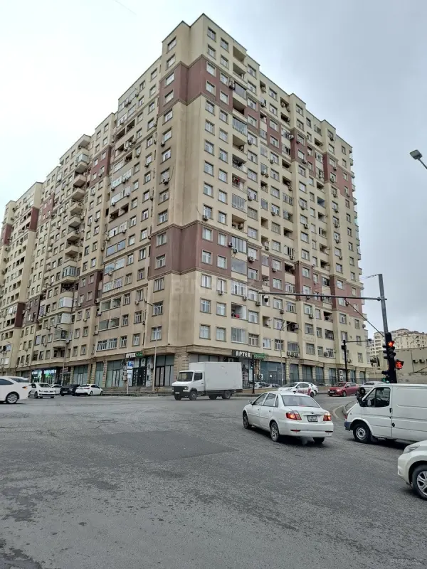 Satılır 2 otaqlı mənzil 76 m²