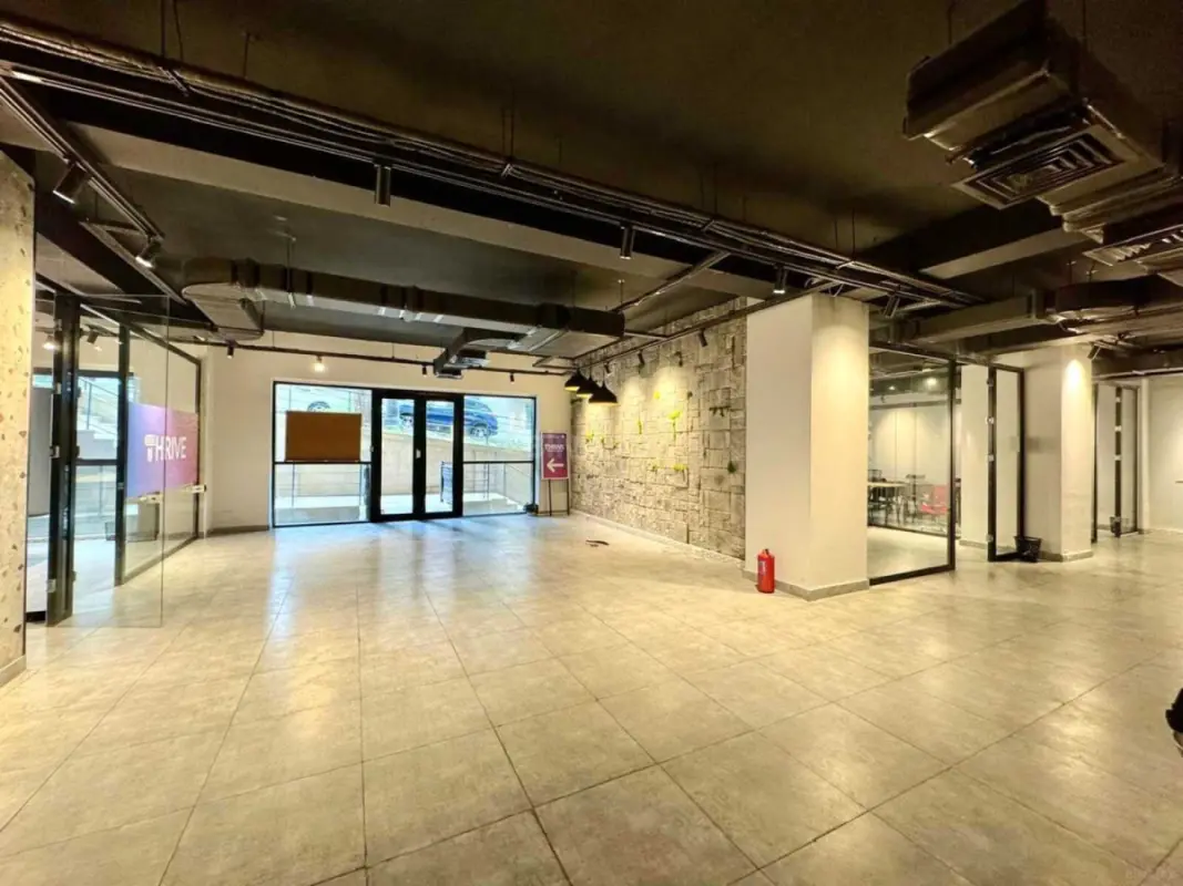 Satılır obyekt 412 m²