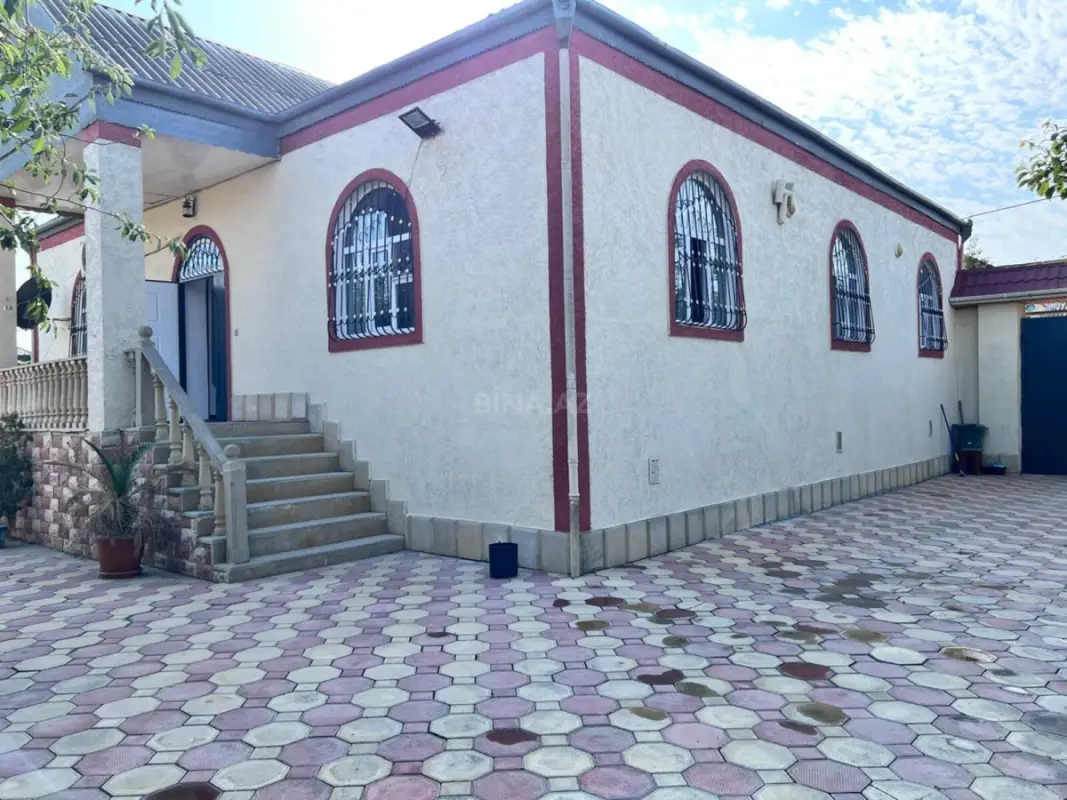 Satılır 4 otaqlı həyət evi 150 m²