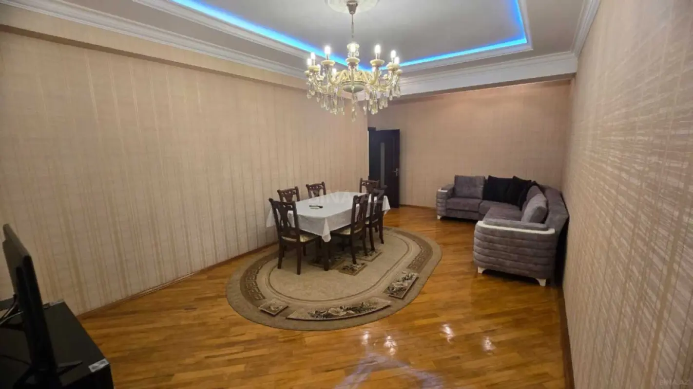 Kirayə verilir 3 otaqlı mənzil 150 m²