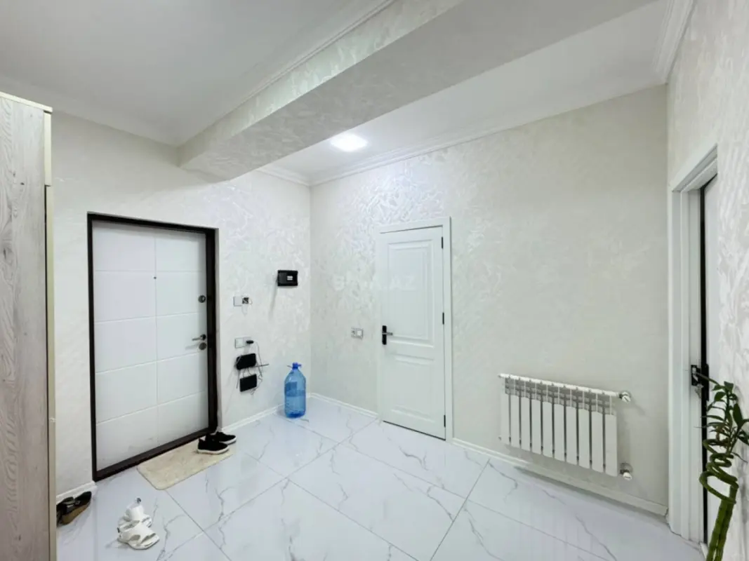 Satılır 2 otaqlı mənzil 82 m²