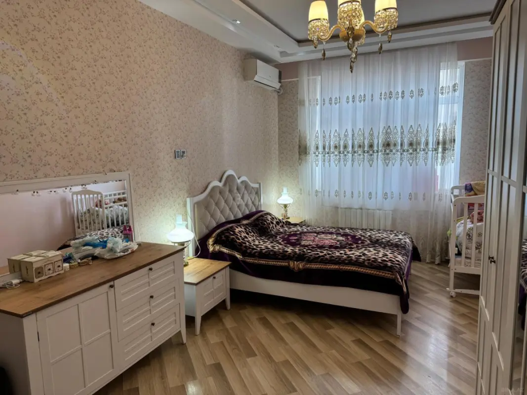 Satılır 4 otaqlı mənzil 127 m²
