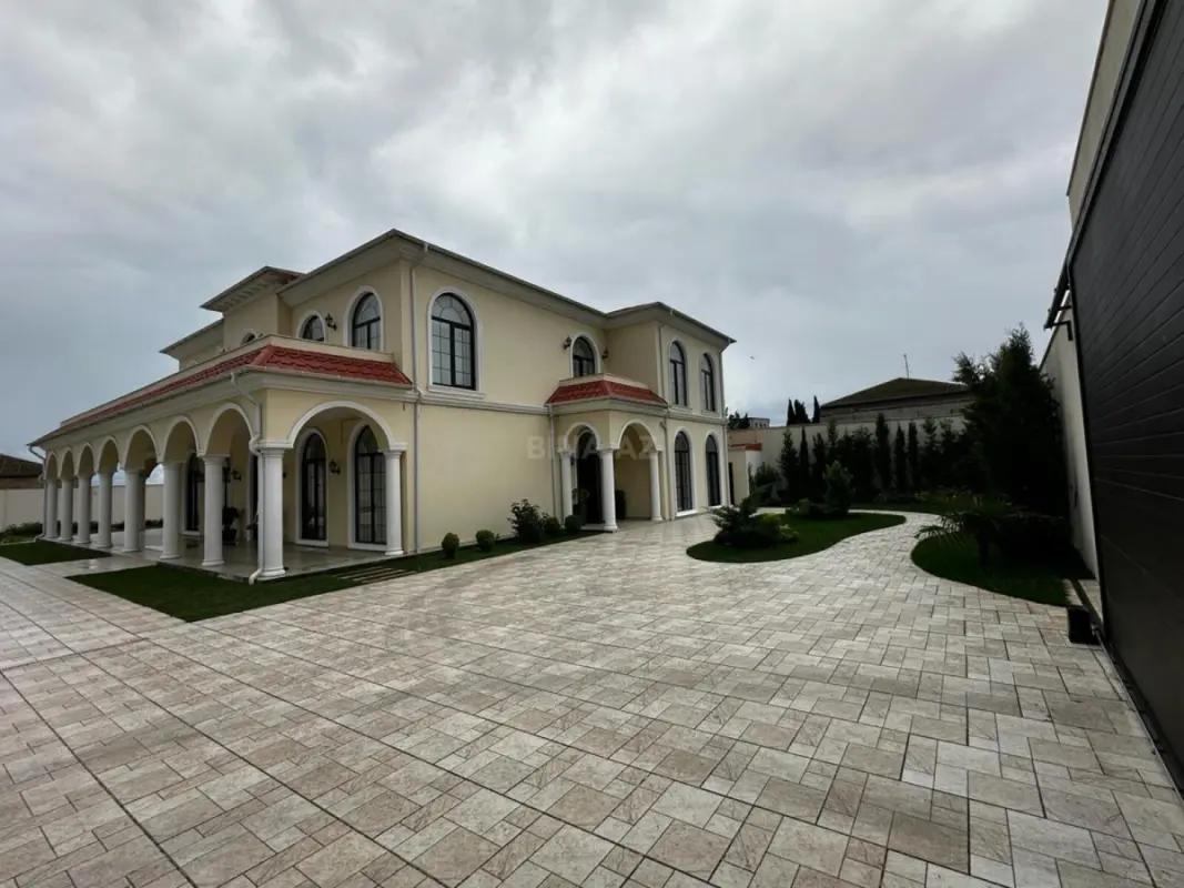 Satılır 8 otaqlı həyət evi 461 m²