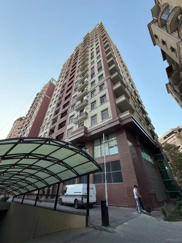 Satılır 3 otaqlı mənzil 130 m²