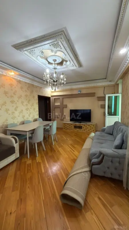 Satılır 3 otaqlı mənzil 130 m²