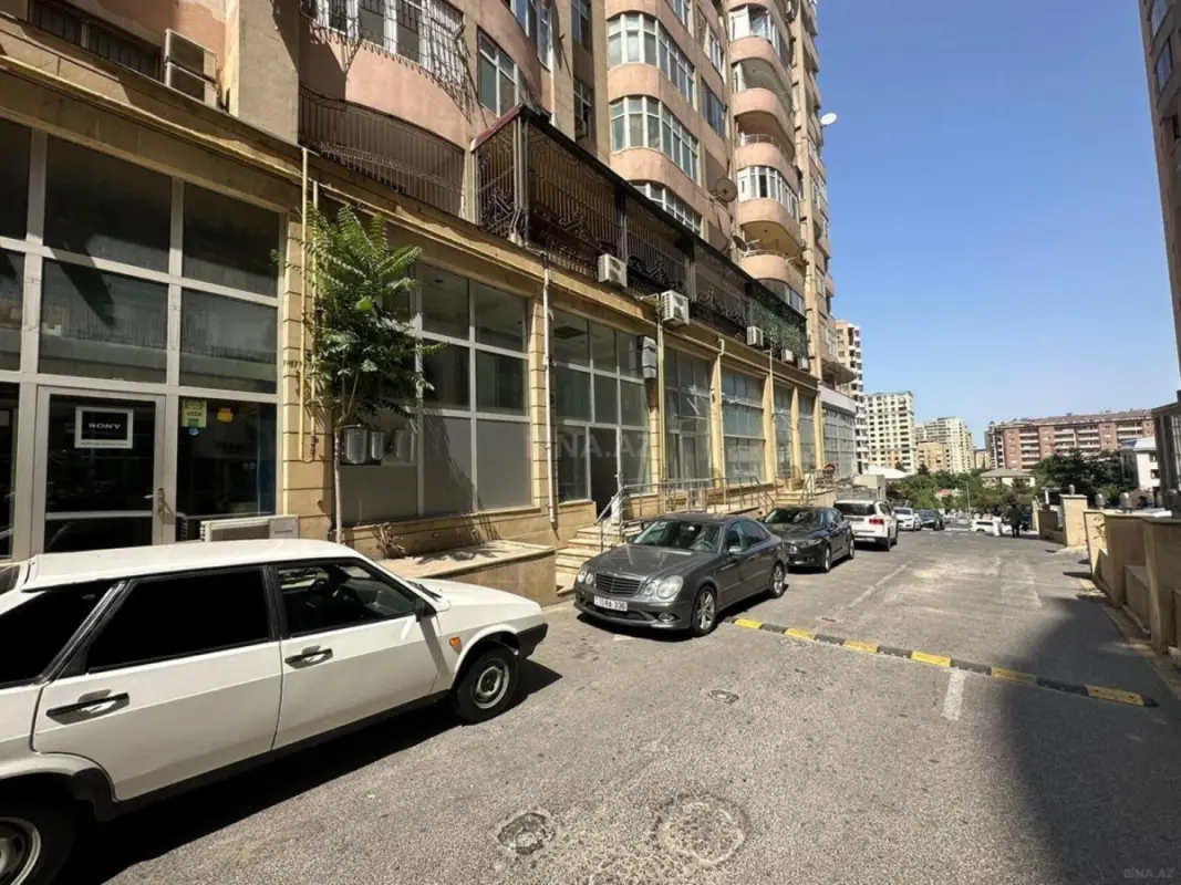 Satılır obyekt 135 m²