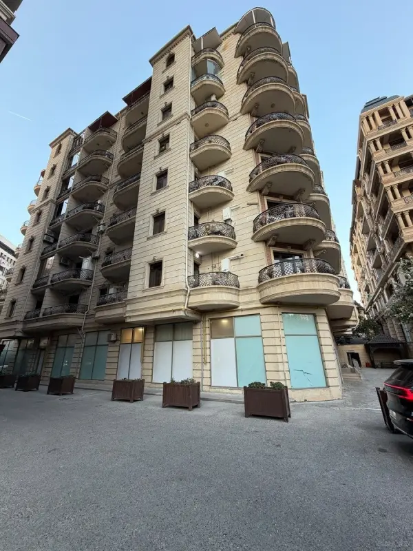 Satılır 4 otaqlı mənzil 210 m²