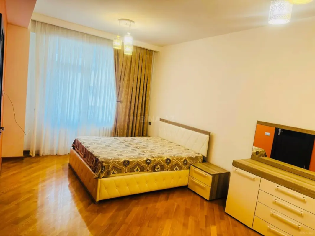 Kirayə verilir 2 otaqlı mənzil 80 m²