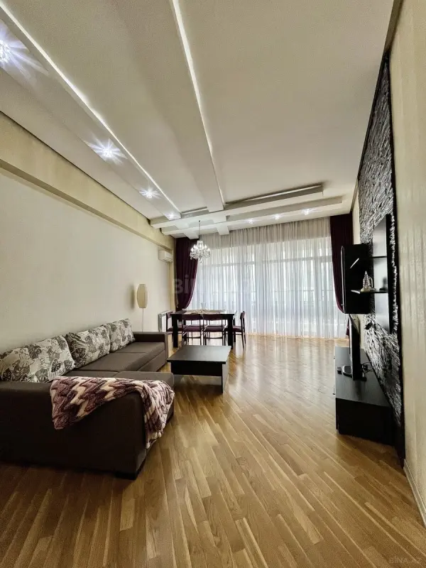 Kirayə verilir 3 otaqlı mənzil 130 m²