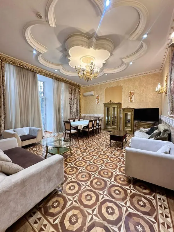 Kirayə verilir 5 otaqlı mənzil 250 m²