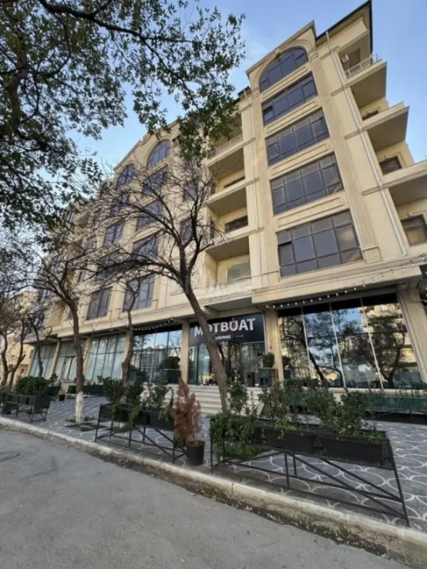 Satılır 3 otaqlı mənzil 122 m²