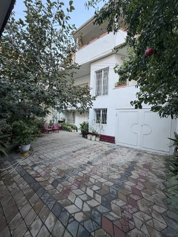 Satılır 7 otaqlı həyət evi 420 m²