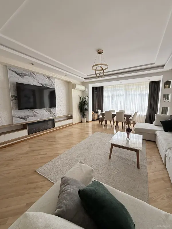 Satılır 3 otaqlı mənzil 130 m²