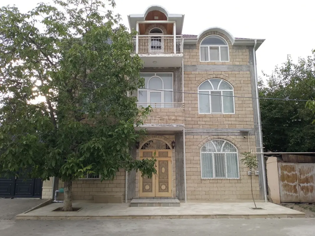 Satılır obyekt 231.8 m²