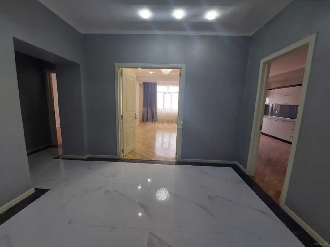 Satılır 2 otaqlı mənzil 105 m²