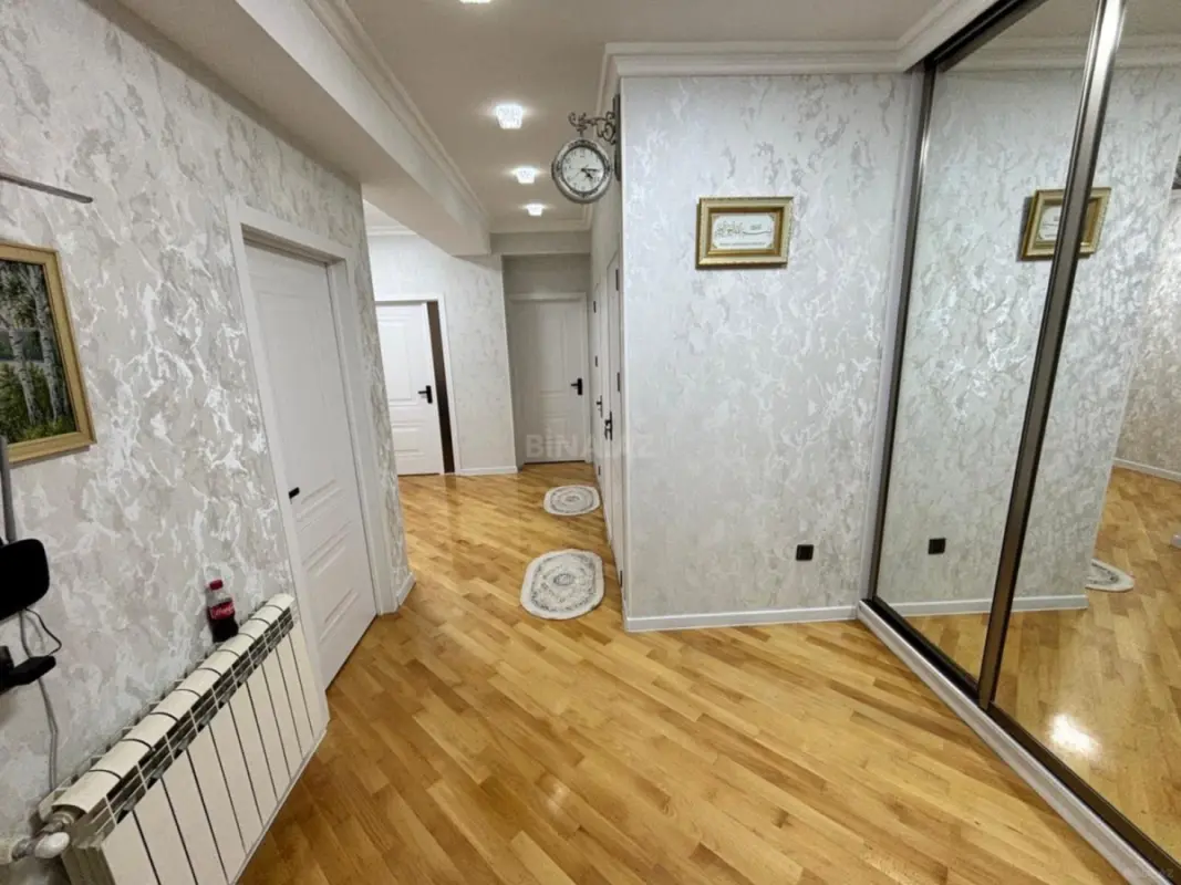 Satılır 3 otaqlı mənzil 138 m²