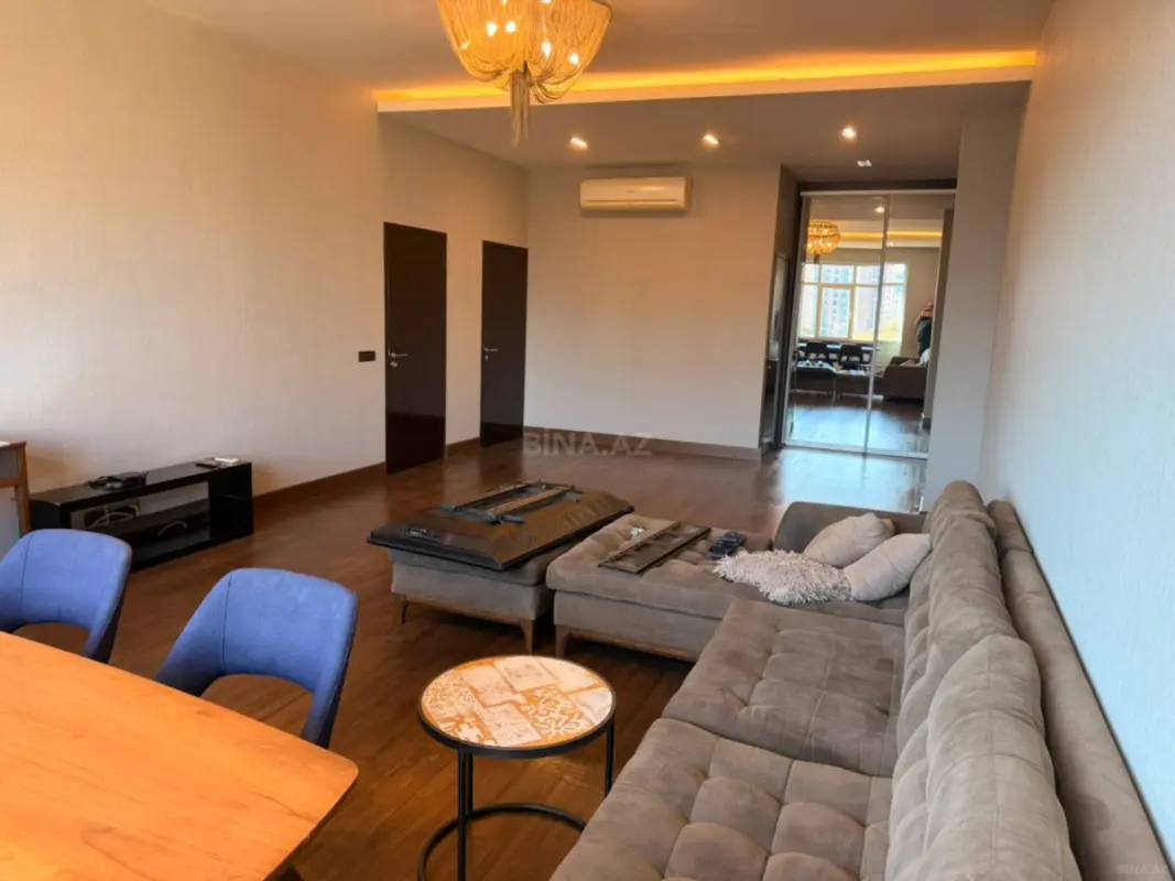 Satılır 2 otaqlı mənzil 101 m²