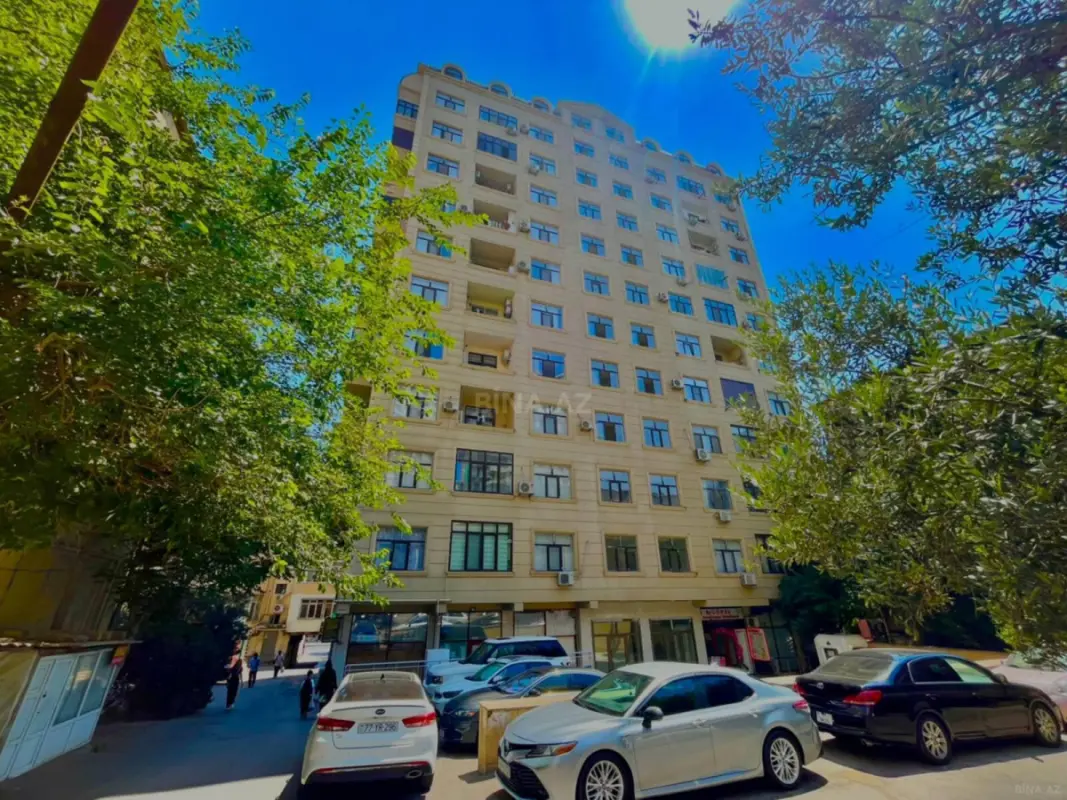 Satılır 3 otaqlı mənzil 130 m²