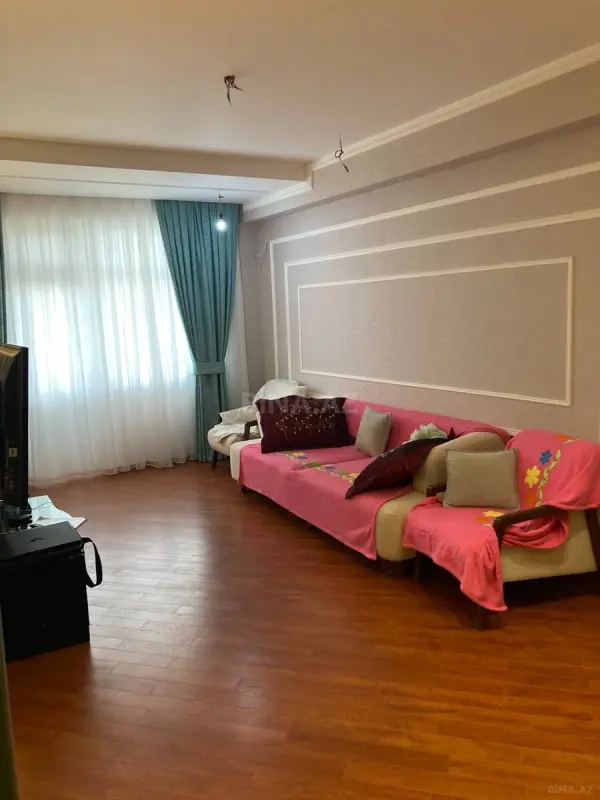 Satılır 3 otaqlı mənzil 131 m²