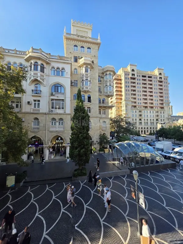 Satılır 4 otaqlı mənzil 110 m²