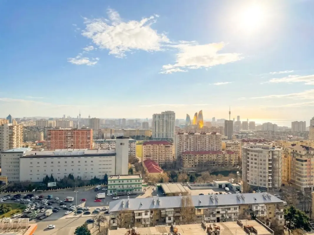 Satılır 3 otaqlı mənzil 135 m²