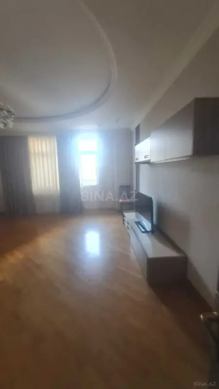 Kirayə verilir 2 otaqlı mənzil 120 m²