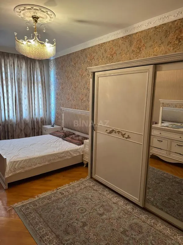 Kirayə verilir 3 otaqlı mənzil 135 m²