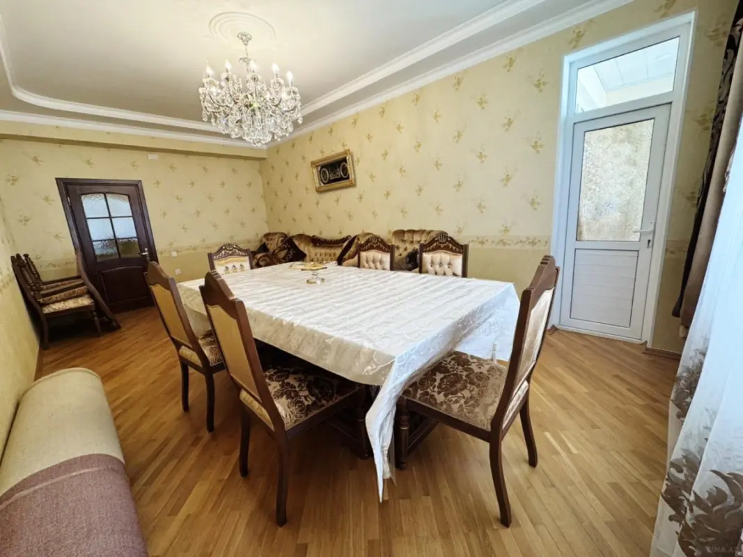 Satılır 4 otaqlı mənzil 135 m²