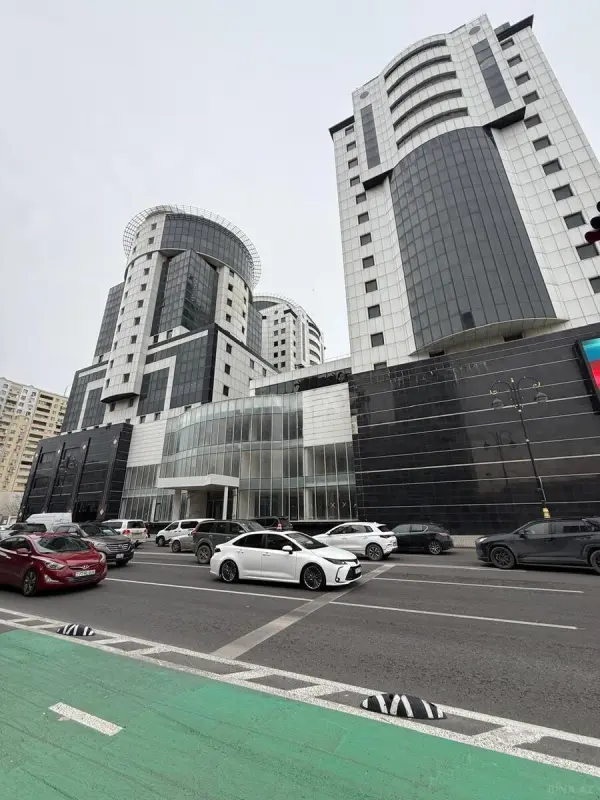 Kirayə verilir 4 otaqlı mənzil 245 m²