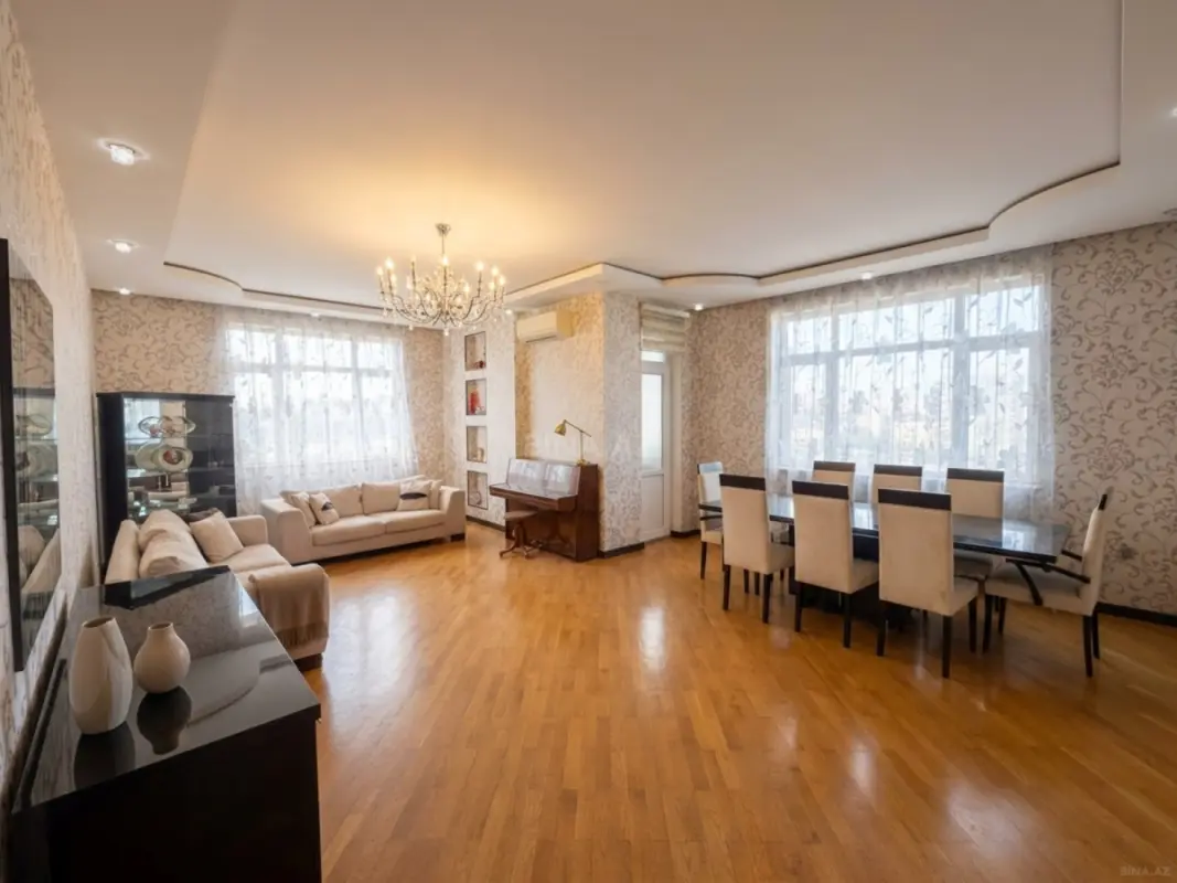 Satılır 3 otaqlı mənzil 130 m²