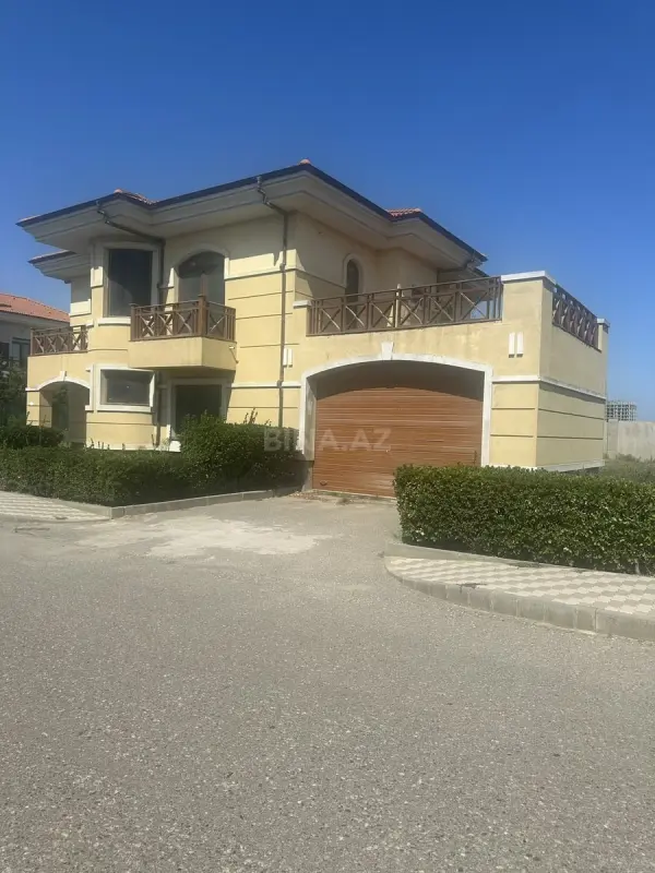 Satılır 5 otaqlı həyət evi 303 m²