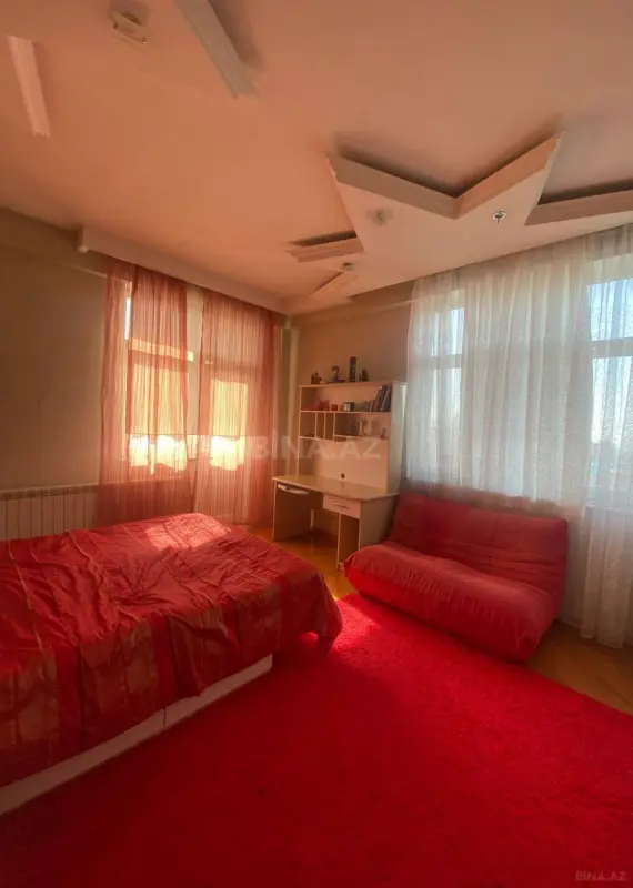 Kirayə verilir 3 otaqlı mənzil 171 m²