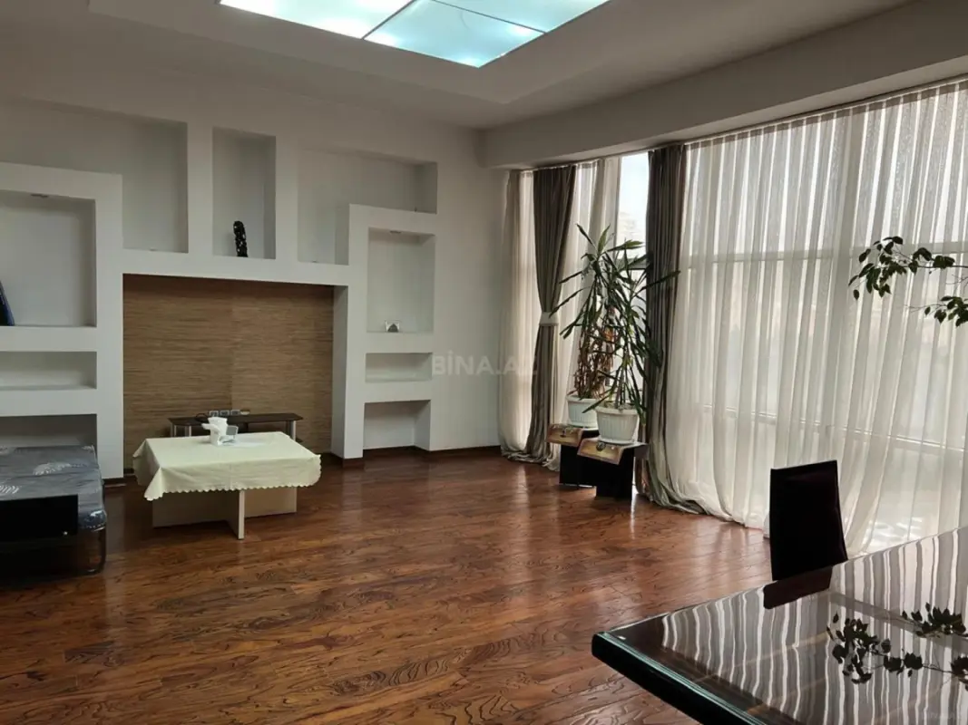 Satılır 2 otaqlı mənzil 120 m²