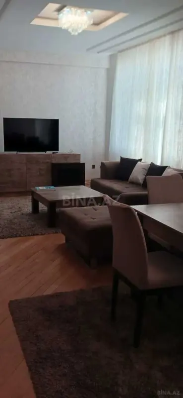 Kirayə verilir 3 otaqlı mənzil 130 m²