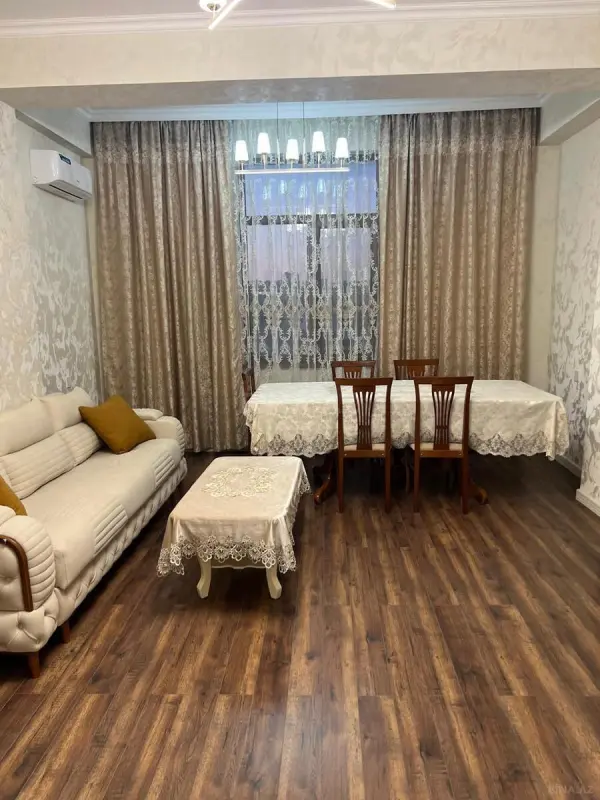 Kirayə verilir 2 otaqlı mənzil 102 m²