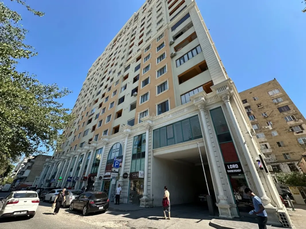 Satılır 4 otaqlı mənzil 160 m²
