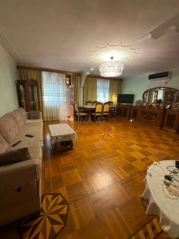 Satılır 4 otaqlı mənzil 130 m²