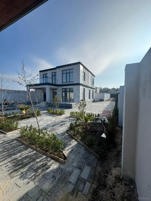 Satılır 5 otaqlı həyət evi 280 m²