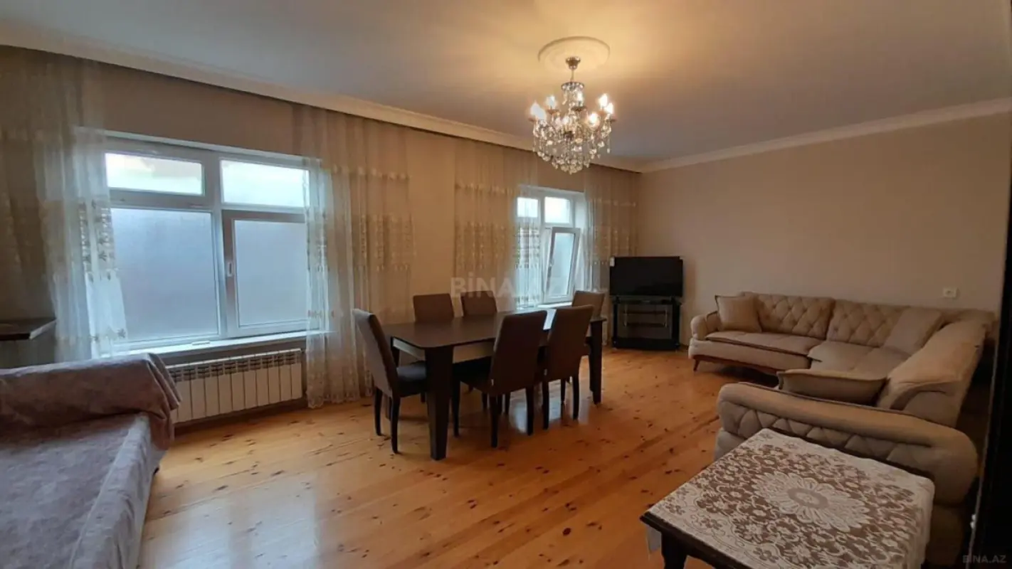 Satılır 8 otaqlı həyət evi 210 m²