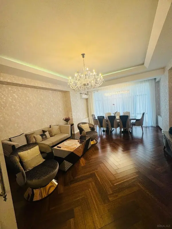 Satılır 4 otaqlı mənzil 176 m²