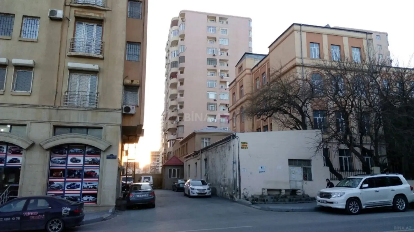 Satılır 3 otaqlı mənzil 140 m²