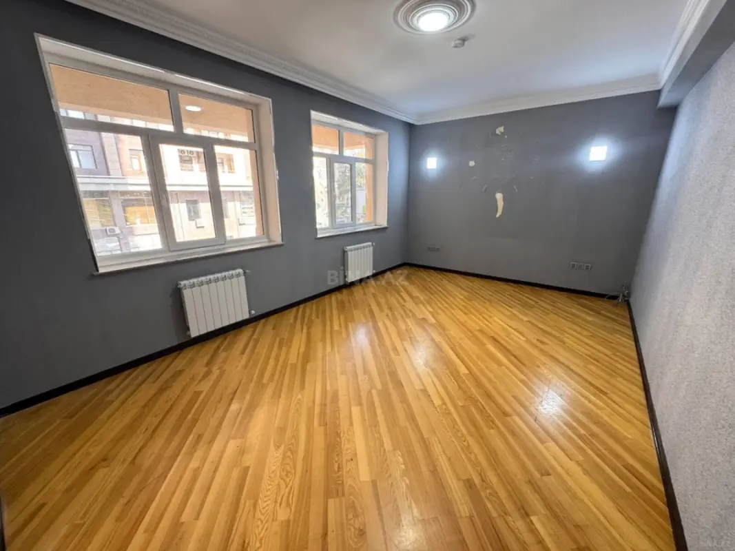 Kirayə verilir 8 otaqlı ofis 250 m²