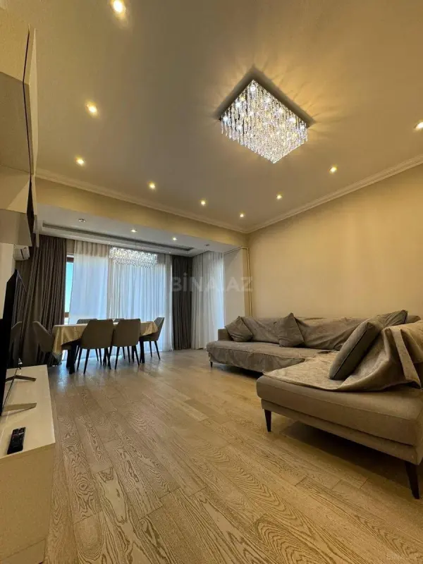 Kirayə verilir 3 otaqlı mənzil 119 m²