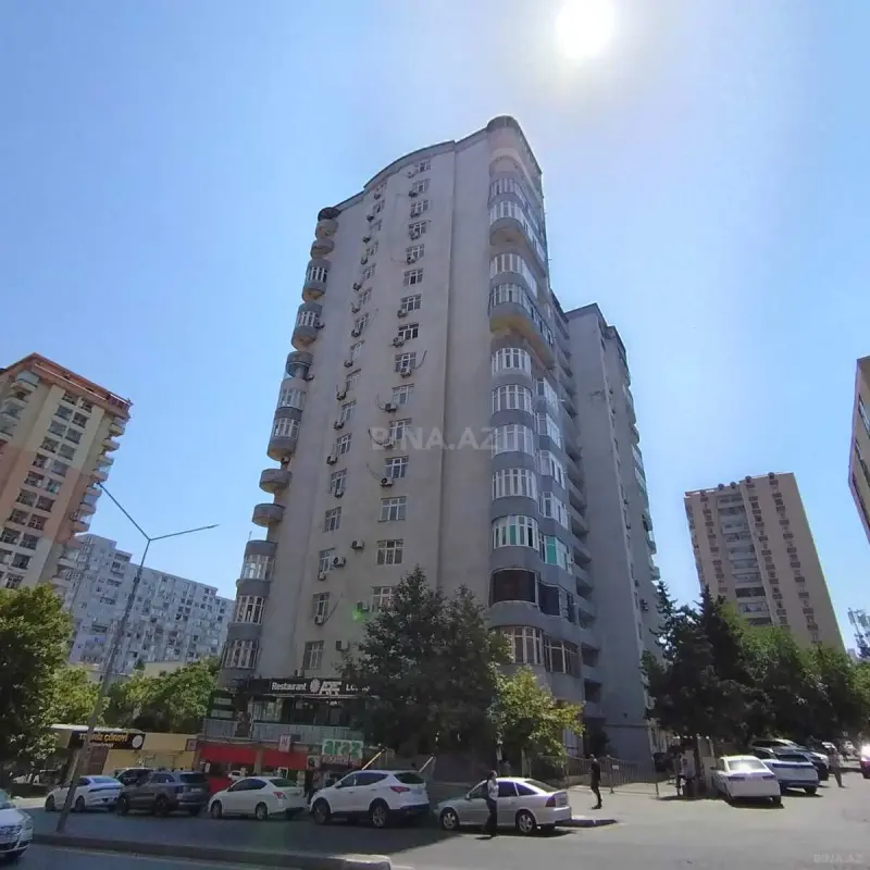 Satılır 3 otaqlı mənzil 132 m²