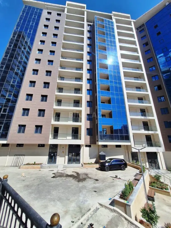 Satılır 3 otaqlı mənzil 148 m²