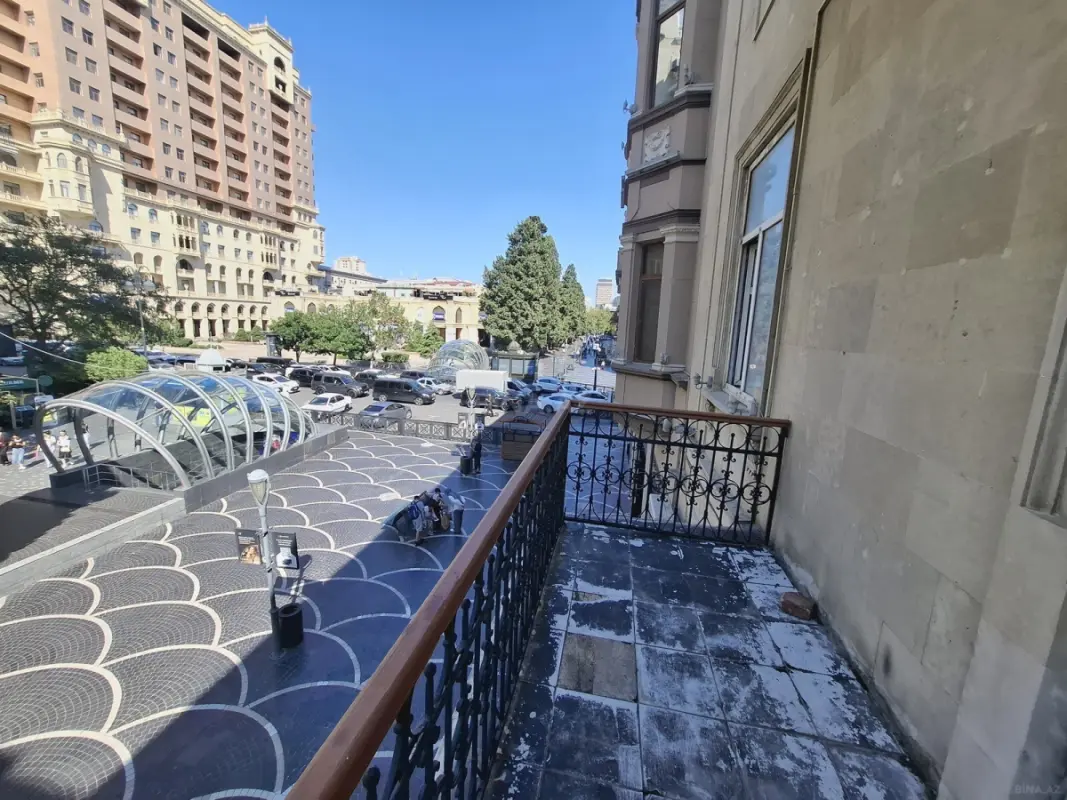 Satılır 4 otaqlı mənzil 105 m²